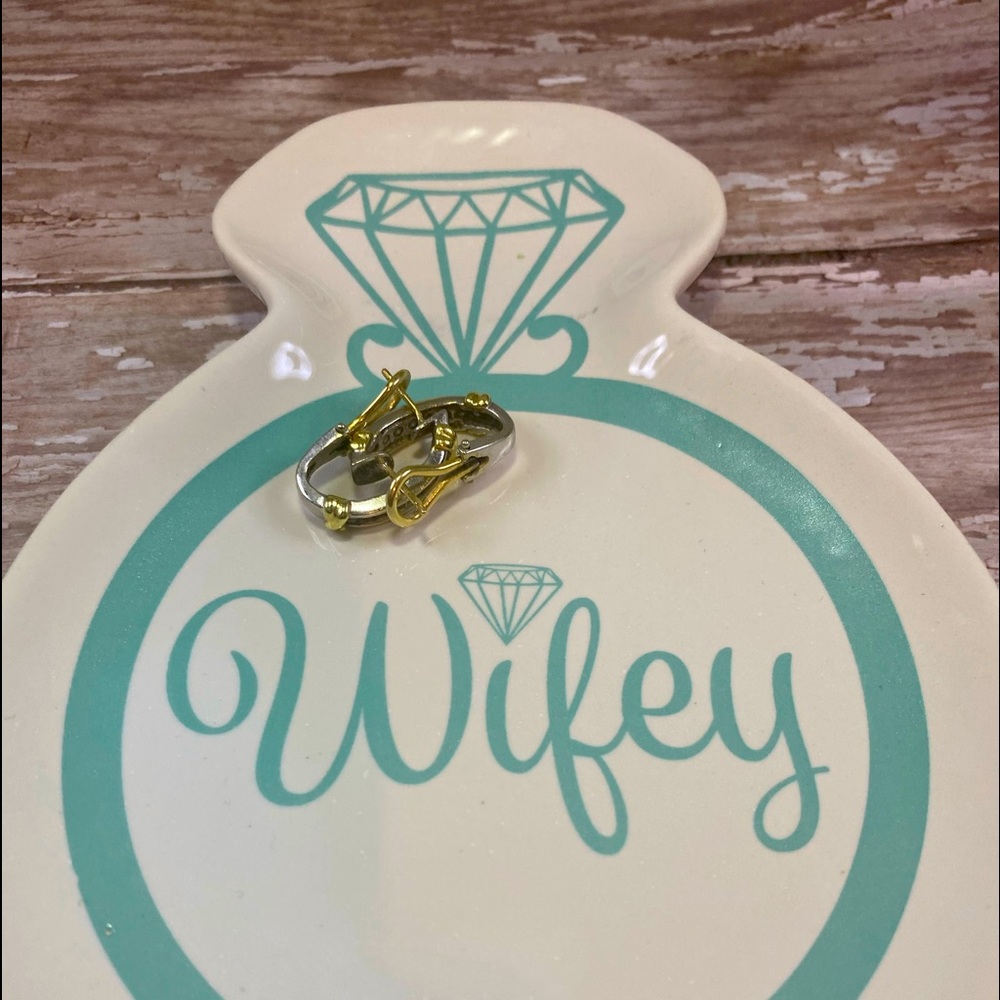 Ring / jewelry holder